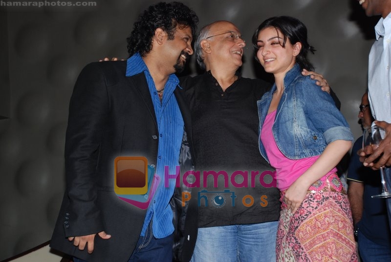 Sandeep Chowta, Mahesh Bhatt, Soha Ali Khan at Columbia Records launch in Blue Frog on June 2nd 2008