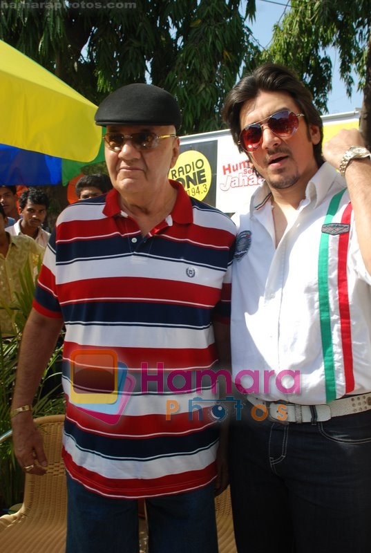 Mashhoor Amrohi, Prem Chopra at the Radio One event with stars of Hum Sey Hai Jahaan in Hokey Pokey on June 3rd 2008