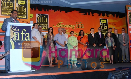 Amitabh Bachchan, Jaya Bachchan, Ramesh Sippy, Dia Mirza in SARKAR RAJ gets green carpet premiere at IIFA in Bangkok on June 06 2008 