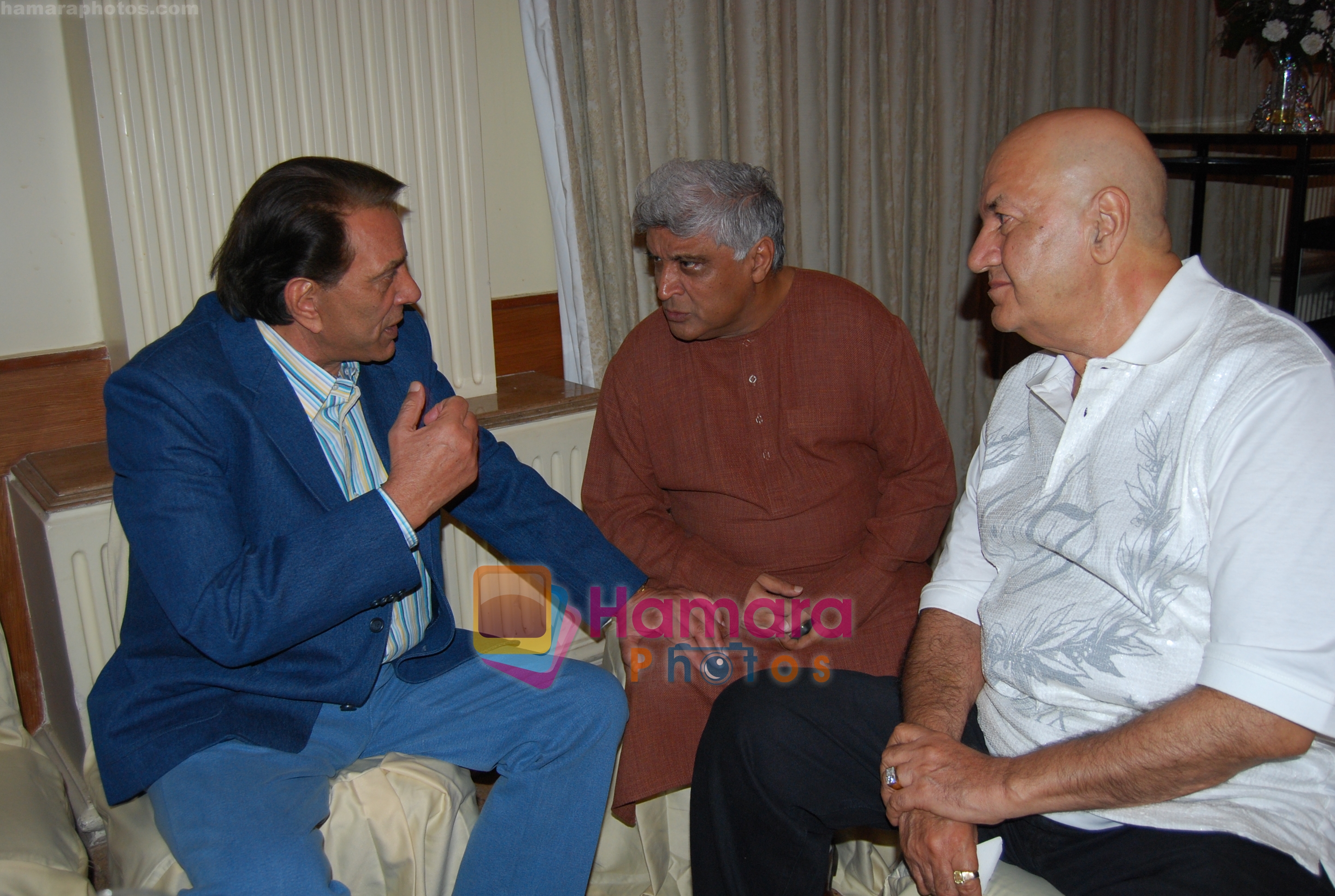Dharmendra, Javed Akhter and Prem Chopra at birthday celebration party of Mohan Kumar turning 75 years