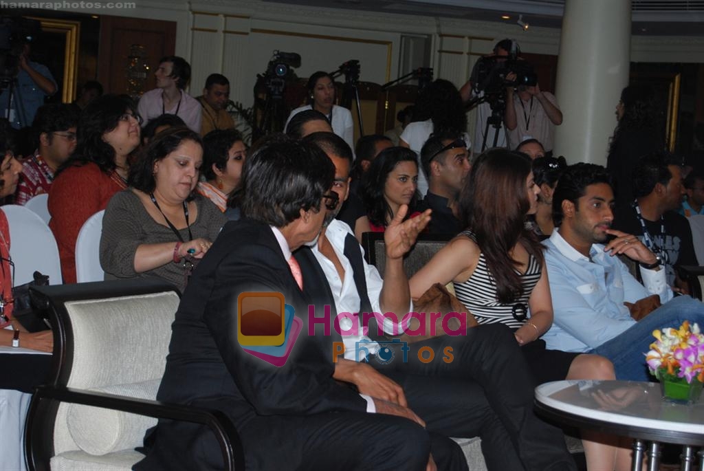 Amitabh Bachchan, Aishwarya Rai Bachchan, Abhishek Bachchan at The Unforgettable Tour Press Meet at IIFA 