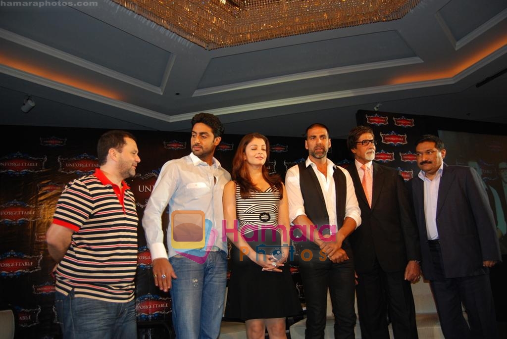 Amitabh Bachchan, Aishwarya Rai Bachchan, Abhishek Bachchan, Akshay Kumar at The Unforgettable Tour Press Meet at IIFA 