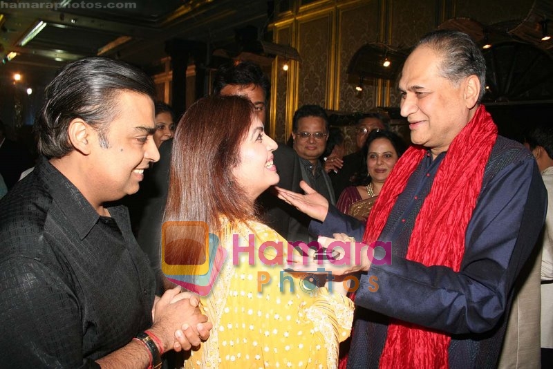 Mukesh Ambani, Nita Ambani,Rahul Bajaj at Rahul Bajaj's bash in Taj Hotel on 10th June 2008 