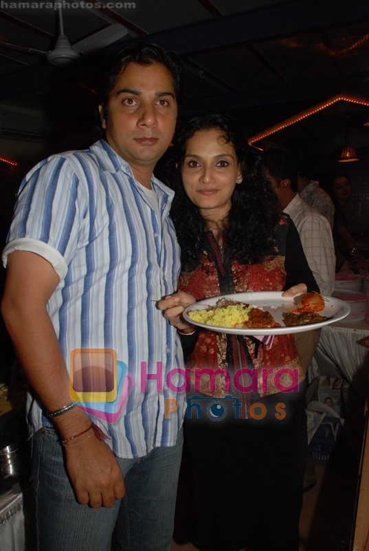 Varun Badola, Rajeshwari Sachdev at Kashmiri Kong Poush restaurant launch in Goregaon on 12th June 2008