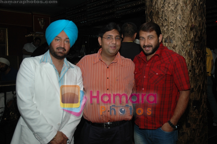 Malkit Singh, Producer Deepak Sharma and Manoj Tiwari(bhojpuri singer) at Malkit Singh's party and performance at Crown Plaza