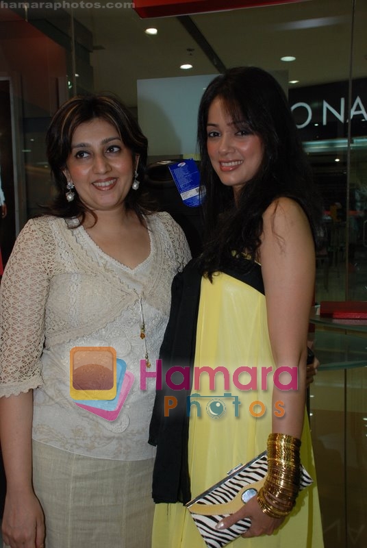 Vidya Malvade at Father's day celebration hosted by American Tourister on Jun 13th 2008 
