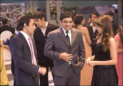 Akshay Khanna, Paresh Rawal and Genelia D_Souza in a still from the movie  Mere Baap Pehle Aap 