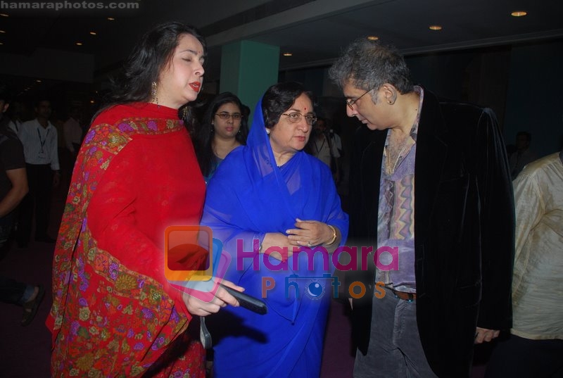 Aditya Raj Kapoor with wife, Mother Neilu Kapoor at Grand Finale of the 10th Osian's Cinefan Film Festival in Mumbai, NCPA on June 14th 2008 
