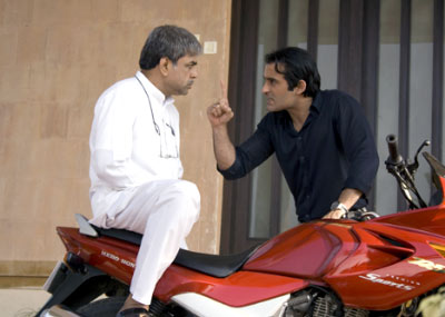 Akshay Khanna and Paresh Rawal in a still from the movie  Mere Baap Pehle Aap 