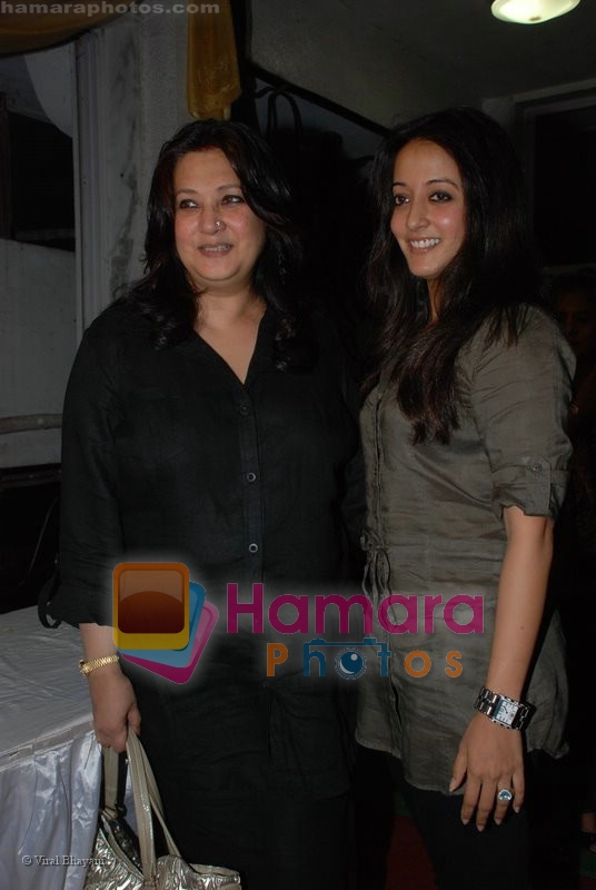 Raima Sen with mom Moon Moon Sen at the finale of City of Dreams in St Andrews on 15th June 2008