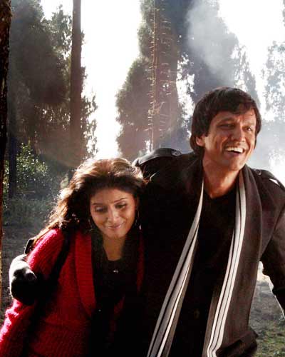Sonali Kulkarni and K. K. Menon in a still from the movie Via Darjeeling