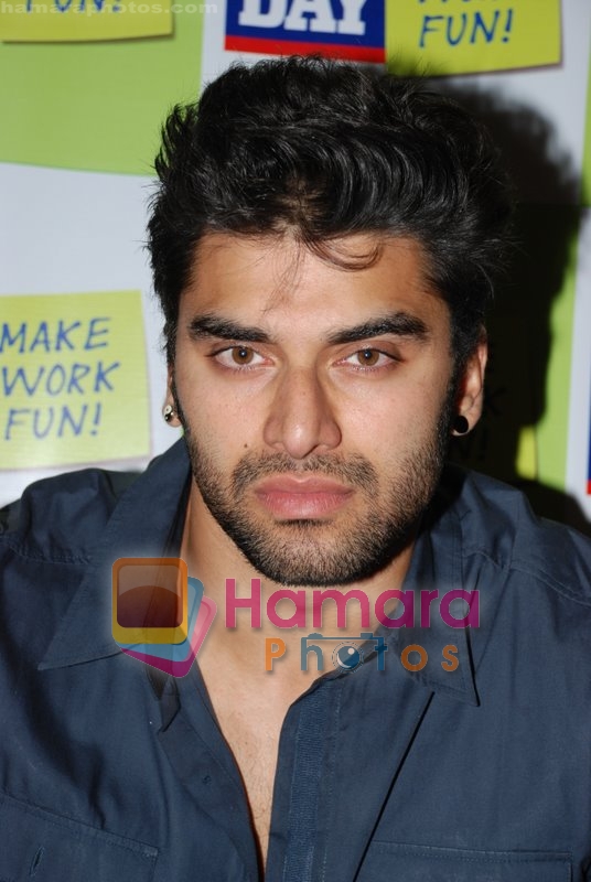 Nikitin Dheer at Mid-Day anniversary bash in Blue Sea on July 2nd 2008