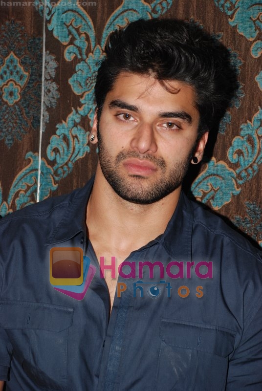 Nikitin Dheer at Mid-Day anniversary bash in Blue Sea on July 2nd 2008