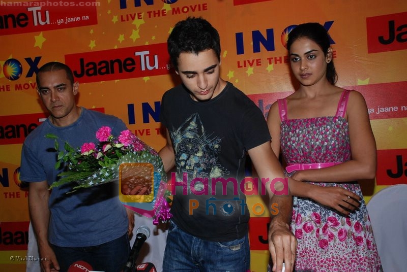 Aamir Khan,Imran Khan and Genelia D�Souza at Jaane Tu Ya Jaane Na team at Inox on July 4th 2008