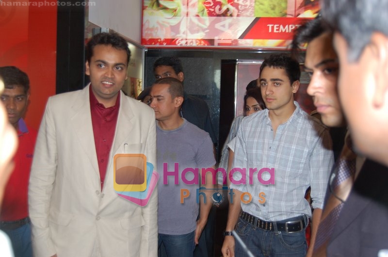 Aamir Khan, Imran Khan and Star Cast of Jaane Tu Ya Jaane Na visit Cinemax, Nagpur on July 9th 2008