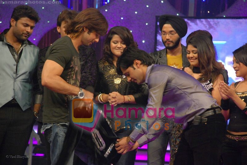 Shahid Kapoor, Rahul Vaidya at the finals of Jo Jeeta Wohi Superstar on July 12th 2008 