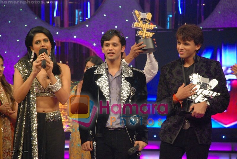 Mandira Bedi, Rahul Vaidya, Abhijeet Sawant at the finals of Jo Jeeta Wohi Superstar on July 12th 2008 