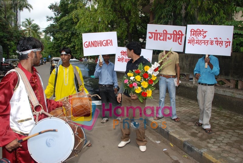 Sachin Sharma protests against non payment by Milind Soman in Santacruz on July 14th 2008