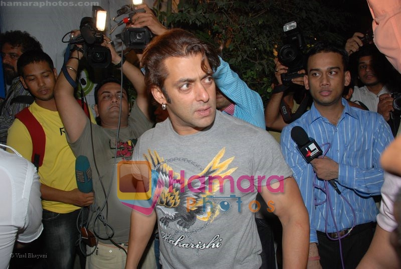 Salman Khan at Katrina Kaif's birthday bash in Olive on 16th July 2008