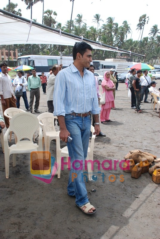 Mohnish Behl at Bachpan on location in Madh on 18th July 2008