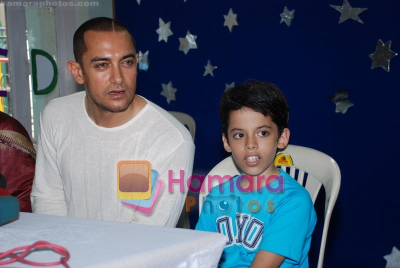 Aamir Khan, Darsheel Safary at Tare Zameen Par DVD Launch in Darsheel's School on July 25th 2008