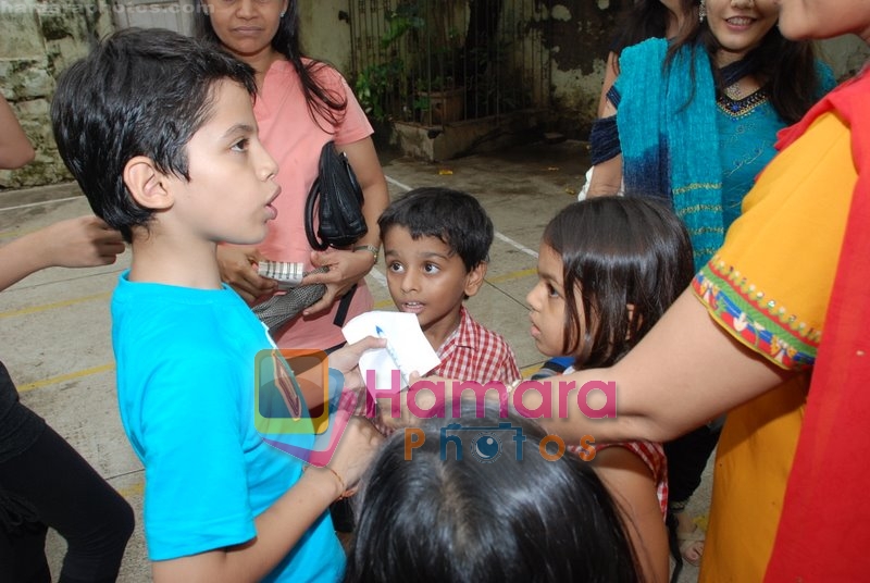 Darsheel Safary at Tare Zameen Par DVD Launch in Darsheel's School on July 25th 2008