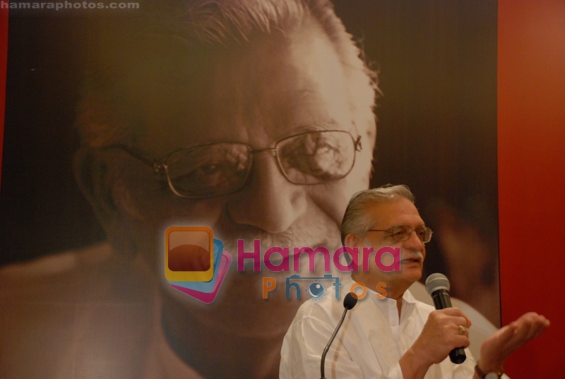 Gulzar at Selective poems book launch by Gulzar in ITC Grand Maratha on July 26th 2008