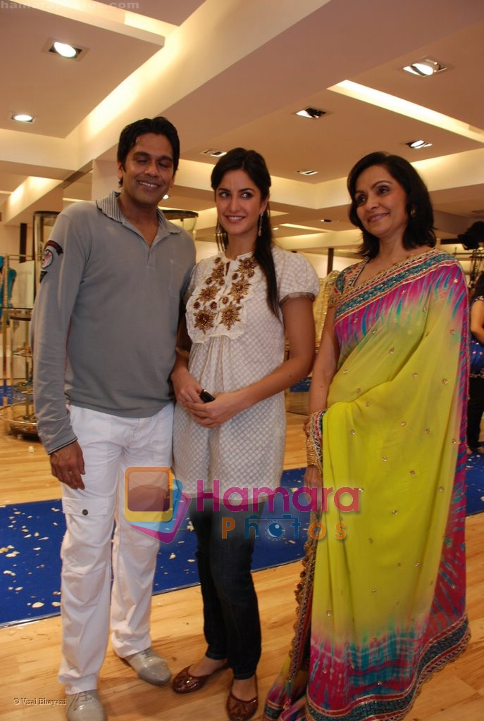 Rocky S with Katrina Kaif, Alka Nishar at the launch of the new collection _Aza_ on July 28th 2008 -san