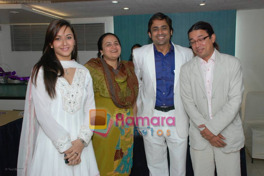 Nausheen Ali Sardar, Anuj Saxena  at the Launch of documentary Ishtar Ek darpan and book on Positive Affirmation saw galaxy of stars in Mumbai on July 31st 2008 