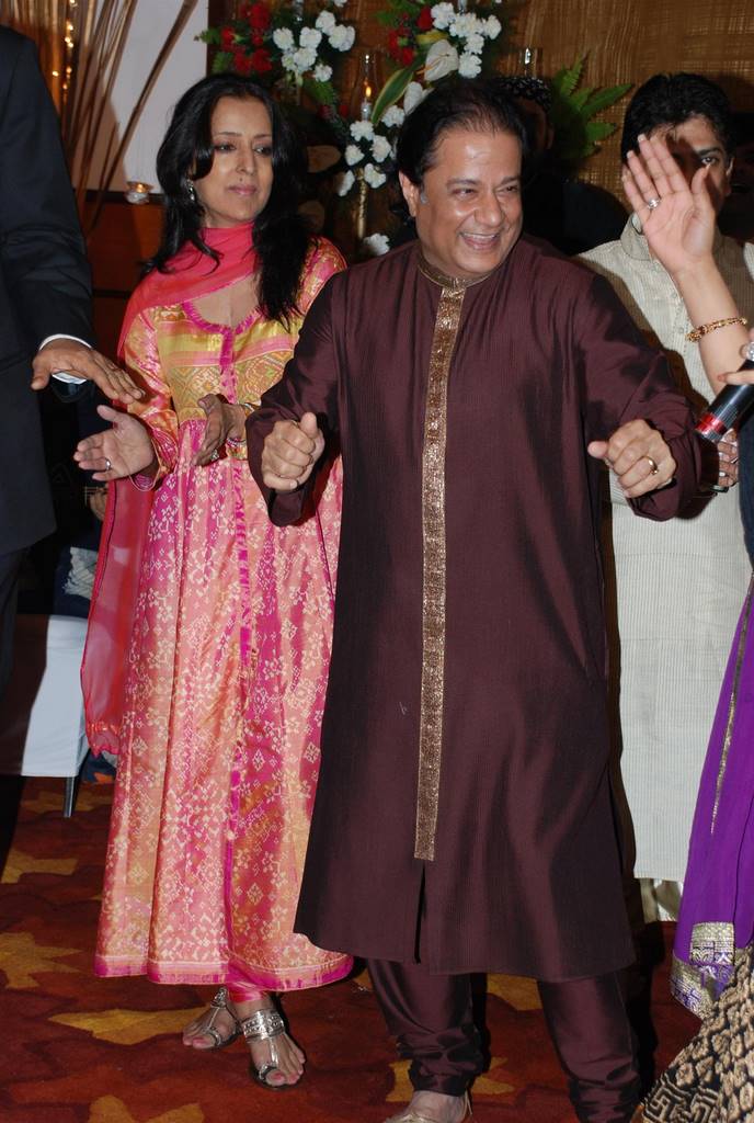 Anup Jalota with Family at Anup Jalota's Birthday Bash in Sunville,Worli on July 29th 2008 