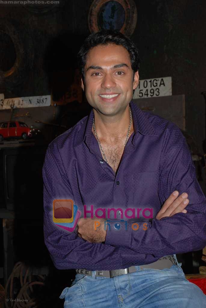 Abhay Deol at Oye Lucky, Lucky Oye on location in Sankraman studios on August 4th 2008 