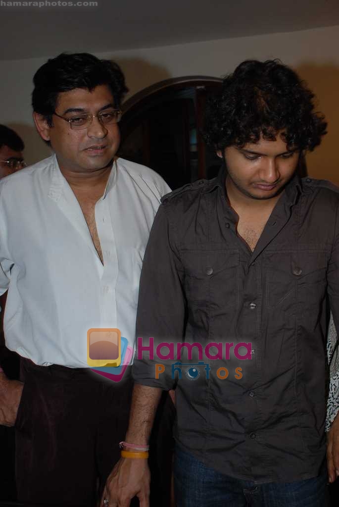 Amit Kumar, Sumit Kumar gives approval to make a biopic film on Kishore Kumar by UTV in Kishore Kuamr's residence on August 4th 2008 