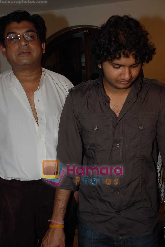 Amit Kumar, Sumit Kumar gives approval to make a biopic film on Kishore Kumar by UTV in Kishore Kuamr's residence on August 4th 2008 