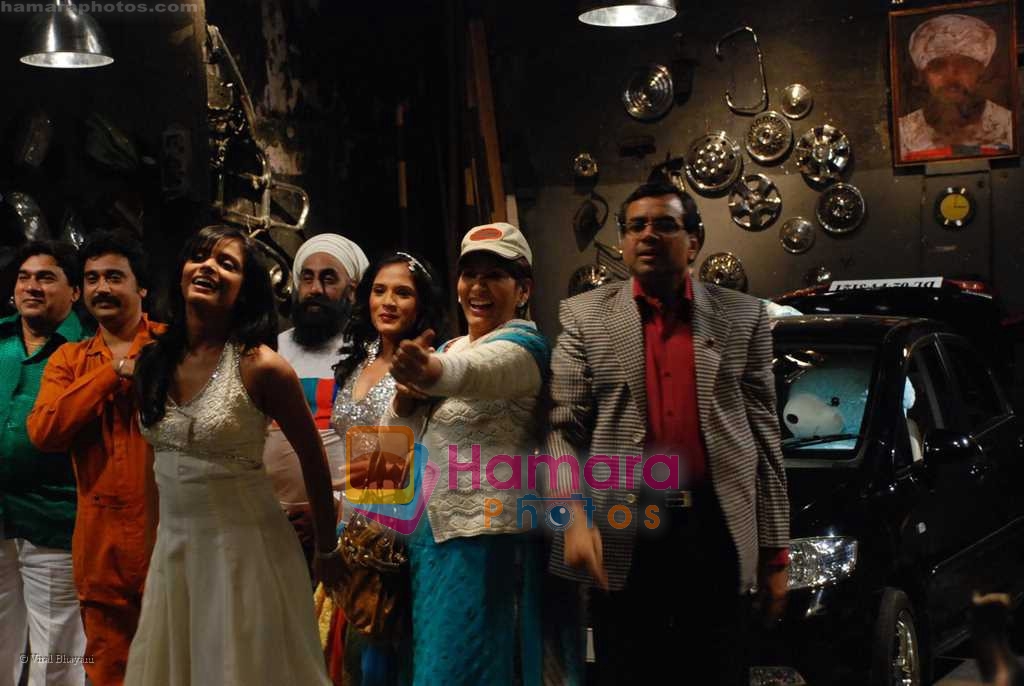 Archana Puran Singh, Paresh Rawal, Abhay Deol,Neetu Chandra, Richa Chadha at Oye Lucky, Lucky Oye on location in Sankraman studios on August 4th 2008 