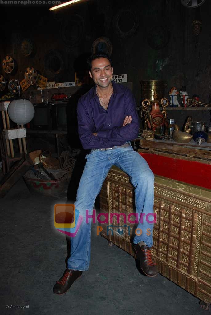 Abhay Deol at Oye Lucky, Lucky Oye on location in Sankraman studios on August 4th 2008 
