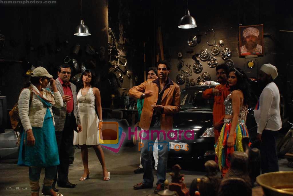 Archana Puran Singh, Paresh Rawal, Abhay Deol,Neetu Chandra, Richa Chadha at Oye Lucky, Lucky Oye on location in Sankraman studios on August 4th 2008 