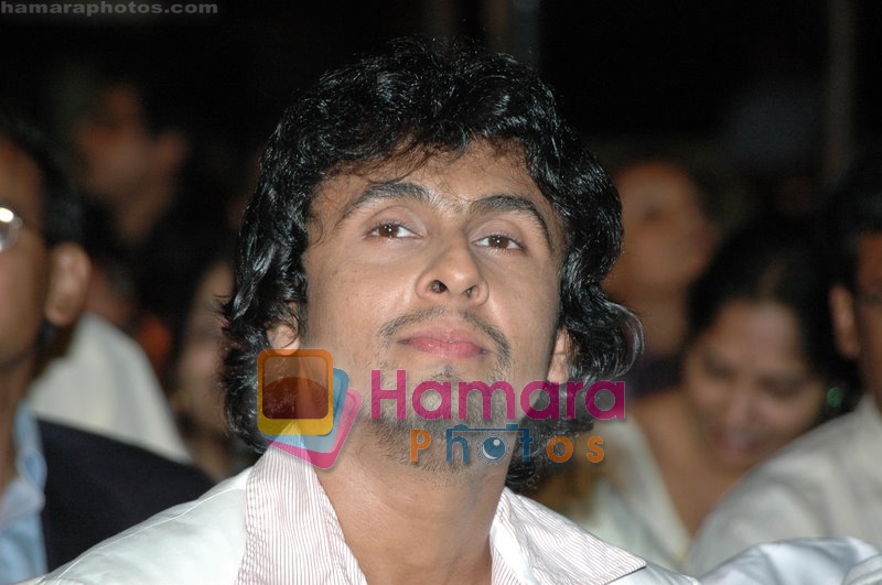 Sonu Nigam at Tiger Balm South Filmfare Awards on August 5th 2008 