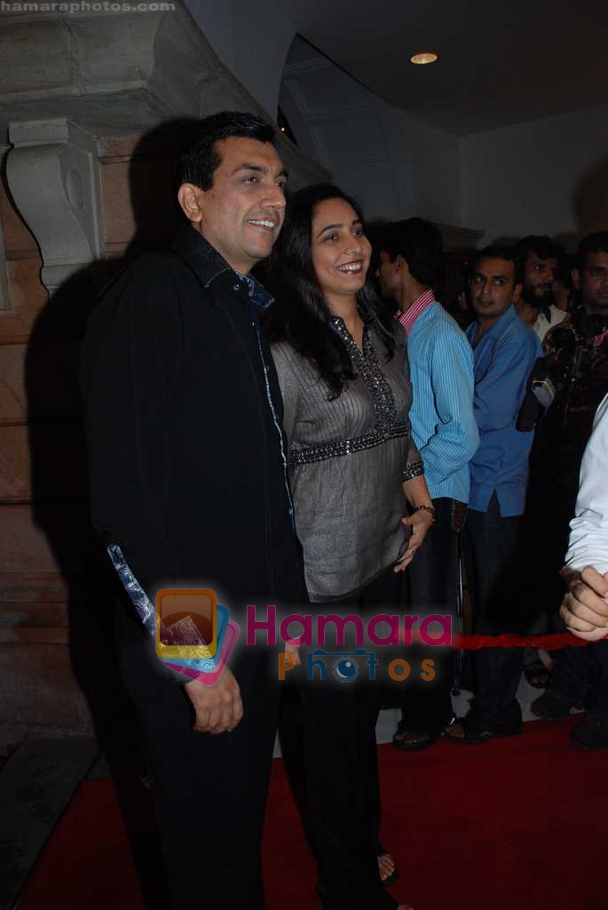Sanjeev Kapoor with wife at Kahtron Ke Khiladi bash hosted by Colors in Grand Hyatt on August 5th 2008 