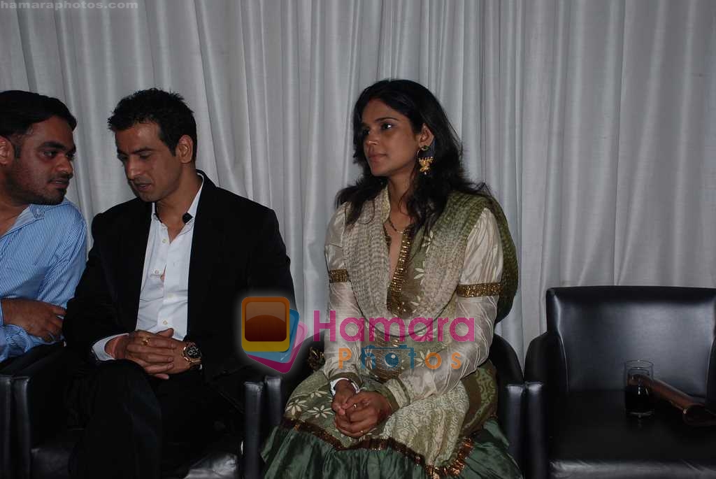 Ronit Roy at TV anchor Abhigyan's birthday bash in Shatranj on August 7th 2008 