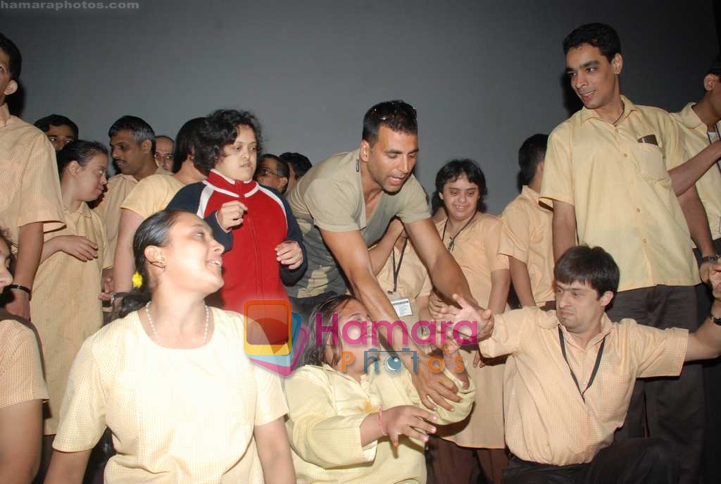 Akshay Kumar entertains Dilkush School children at special sceening of Singh is kinng in Fun Cinemas on August 7th 2008 