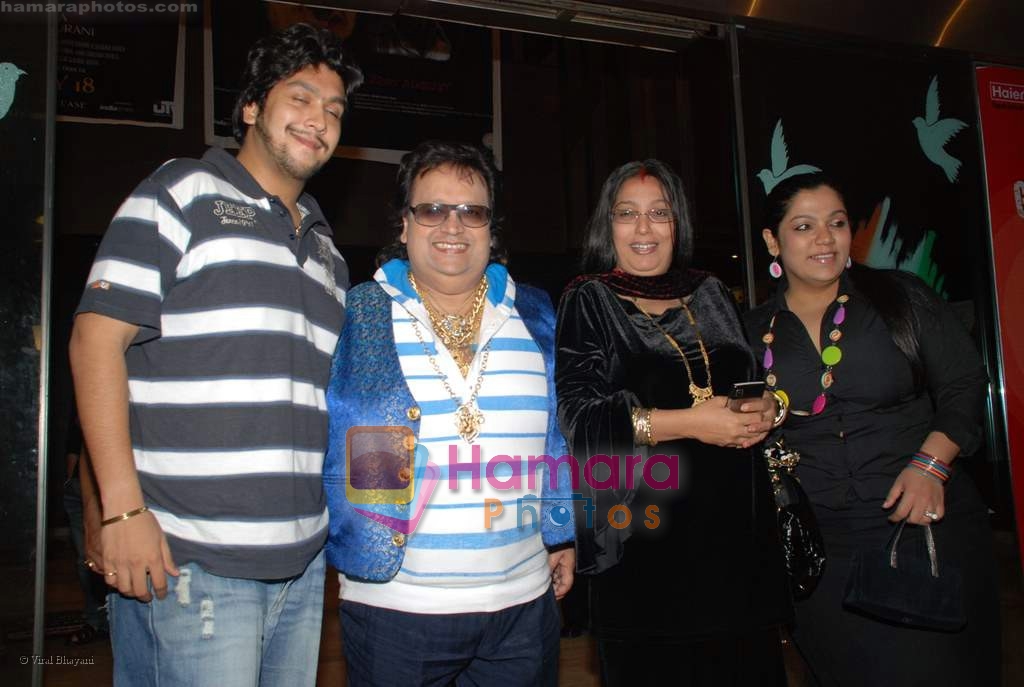 Bappi Lahri, Bappa with family at the Bachna Ae Haseeno special screening in Cinemax on 14th August 2008 