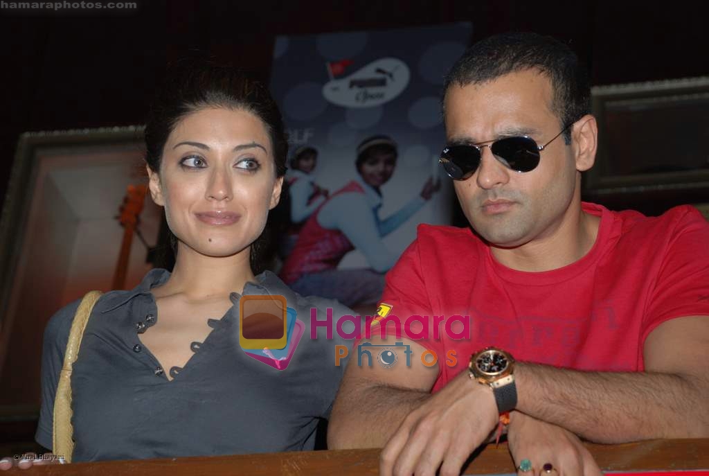 Aushima leena with rohit roy at the PUMA Golf Open in Hard Rock Caf�, Mumbai on August 17th 2008 