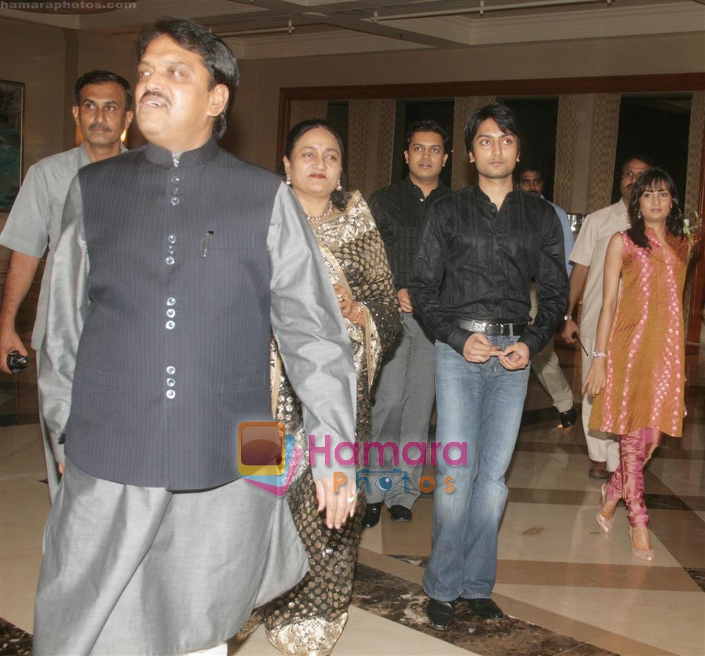 Vilasrao Deshmukh at Subhash ghai's party for her wife Rehana's birthday at hotel J W Marriot on August 19th 2008 