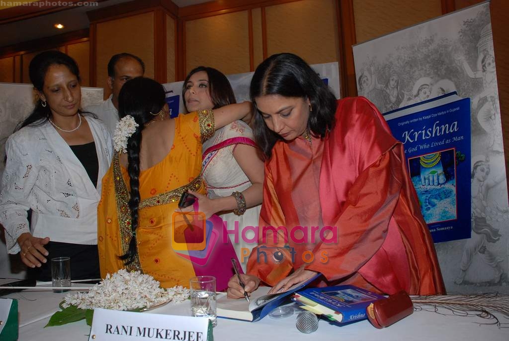 Rani Mukherjee, Shabana Azmi at Bhavna Somaiya's book launch Krishna - the God Who lived as Man in  Orchid on August 25th 2008 