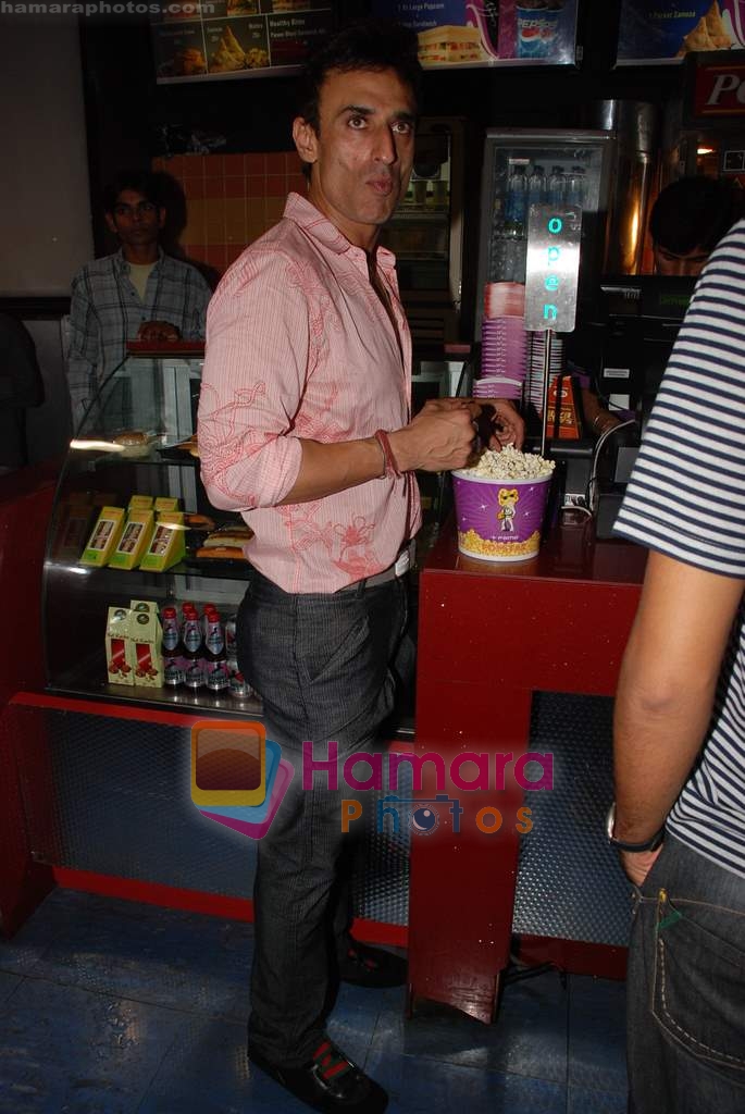 Rahul Dev at Mukhbir premiere in Fame on 27th August 2008 