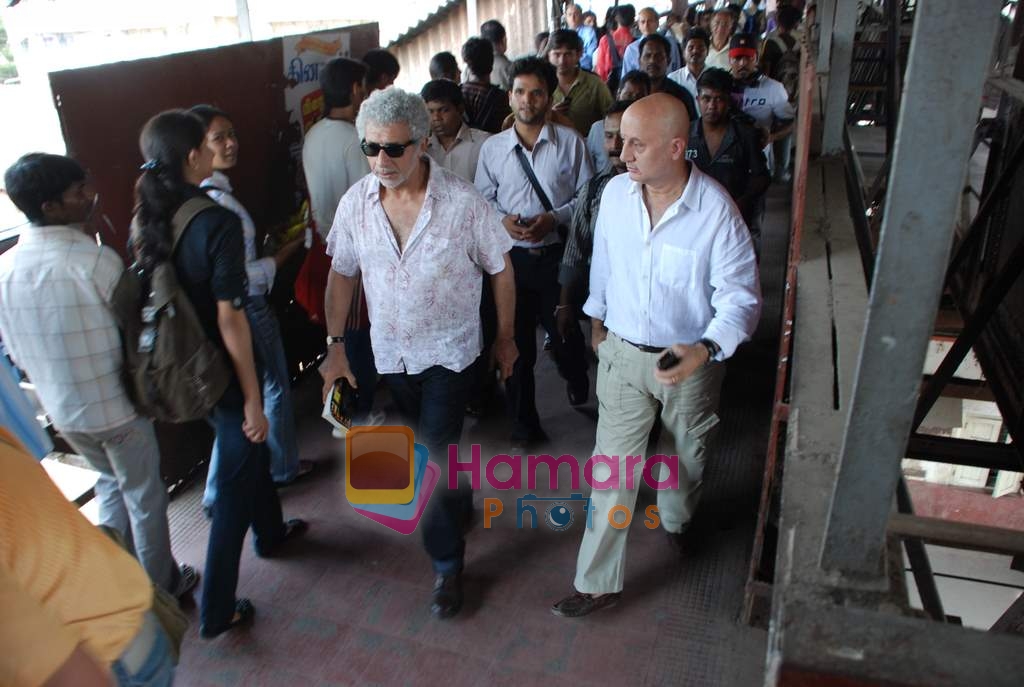 Naseeruddin Shah and Anupam Kher travel by local train to promote film Wednesday from Churchagate to Andheri on 2nd September 2008 