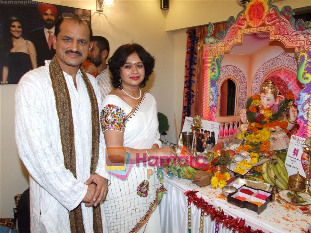 Mir Ranjan Negi with wife at Sunil pal's residence for Ganapati Celebration on 3rd September 2008 