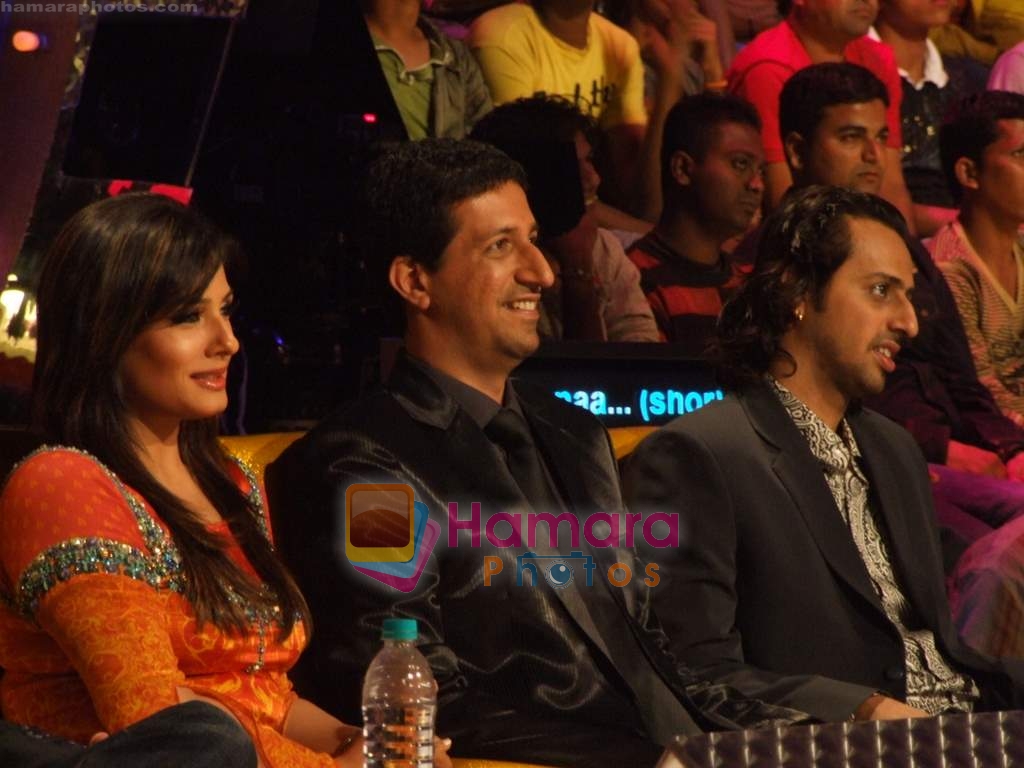Raveena, Sulaiman and Salim Merchant on the sets of Chak De Bachche in Cinevistas on 5th September 2008 