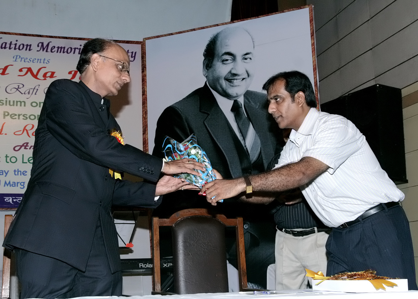 3(300708)-Dr. K.K.Aggrawal being greeted by Shri Zorawar Chhugani, Gen. Secy., RFMS