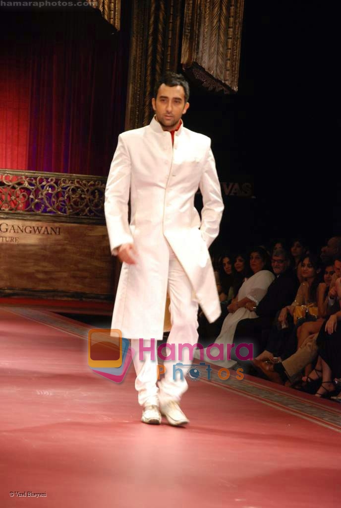 Rahul Khanna walks on the ramp for Manav Gangwani show at HDIL Coutoure week on 18th September 2008 